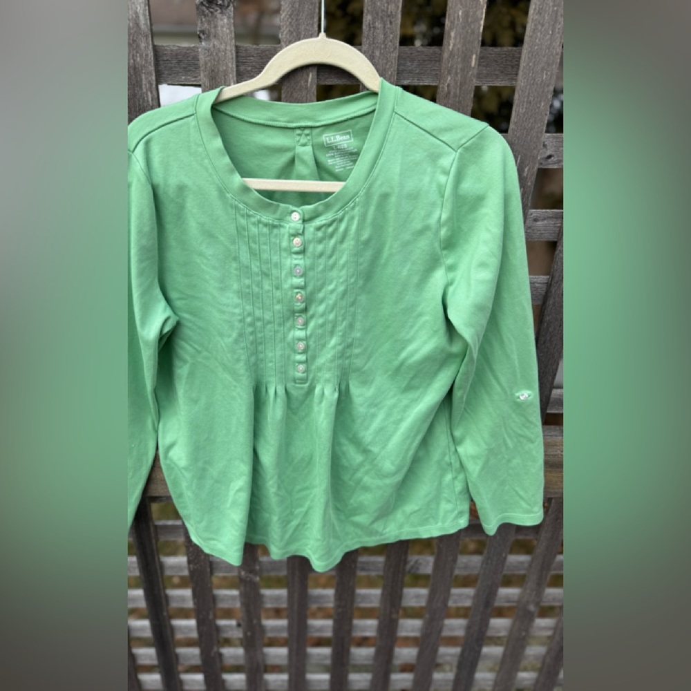 Women’s LL Bean cotton knit top with pleated front- Green size Large